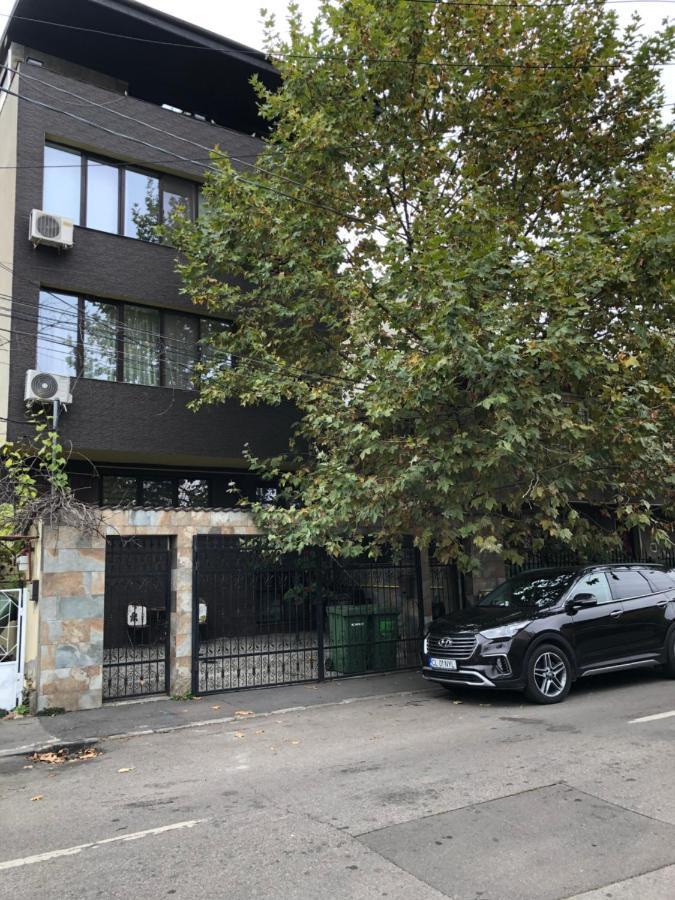 Studio * Bucureşti